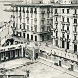 Infatti gli odierni giardini di piazza Eroi del Mare erano completamenti delimitati da un ricco colonnato...
